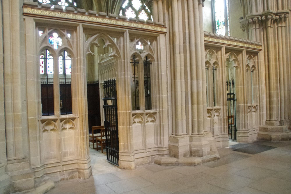 Screen WW1 and WW2 Wells Cathedral
