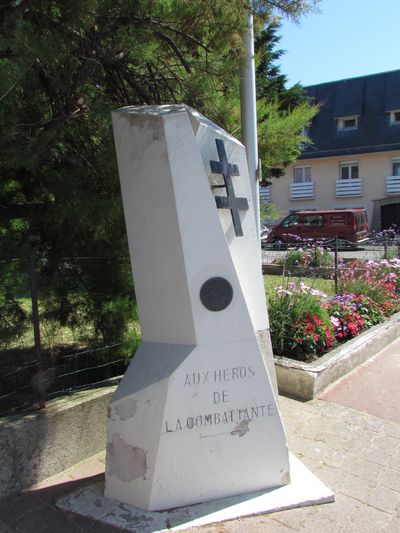 Monument La Combattante #3