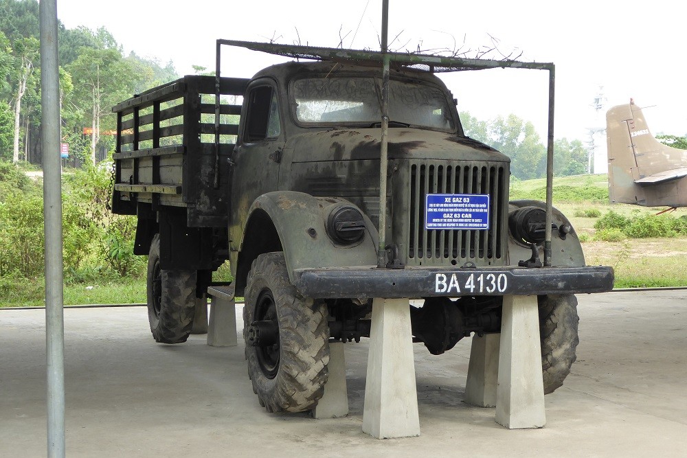 Vietcong Trucks GAZ-63 en ZIL-157 Dong Loc Junction