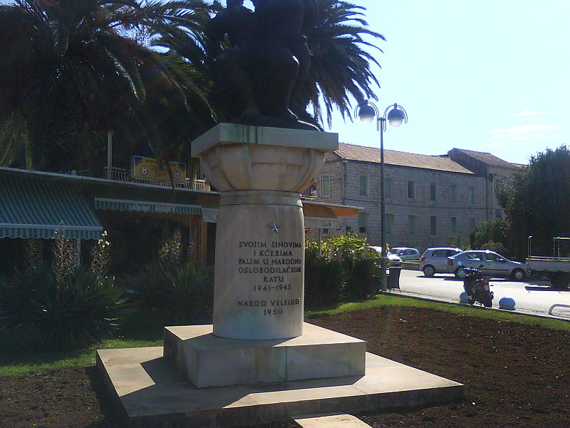 Monument Omgekomen Partizanen Vela Luka