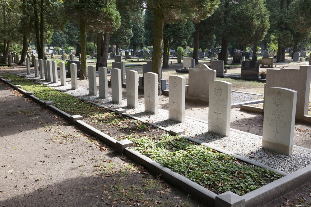 Commonwealth War Graves Municipal Cemetery Zelhem