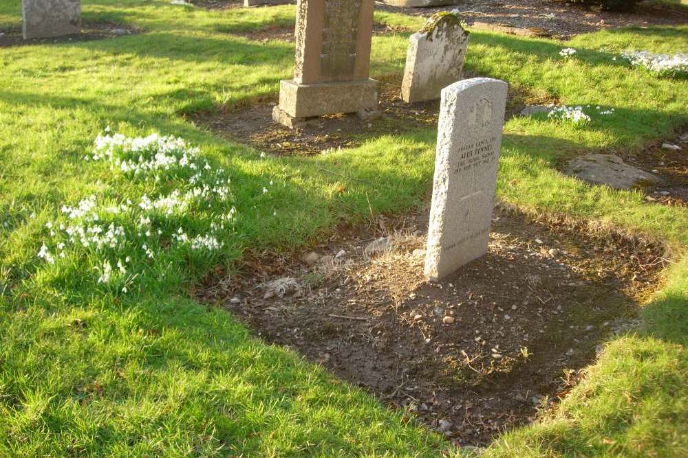 Commonwealth War Grave Moneydie Parish Churchyard