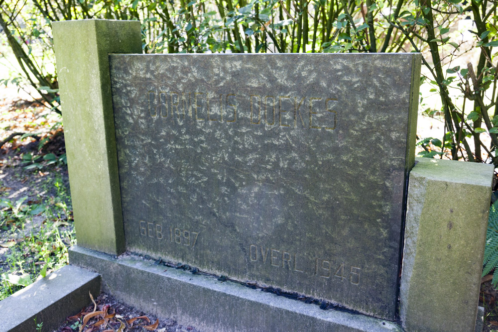 Dutch War Graves RC Cemetery De Leeuwer Enk