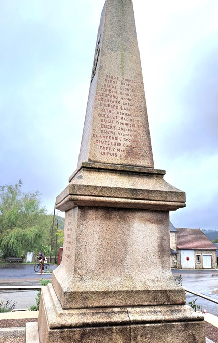 Oorlogsmonument 	Saint-Brisson #4