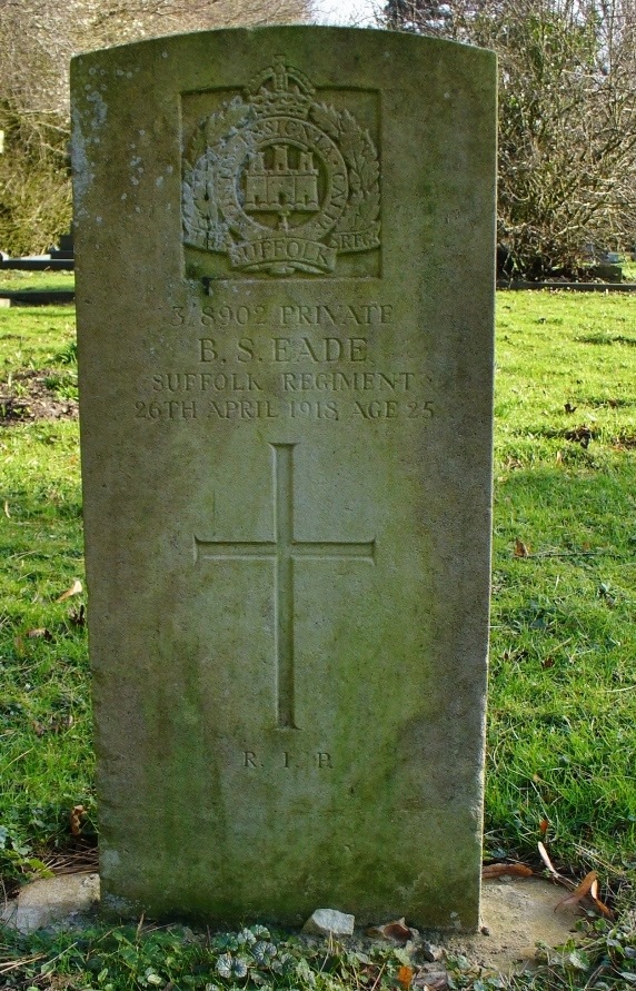Commonwealth War Grave Debenham Cemetery