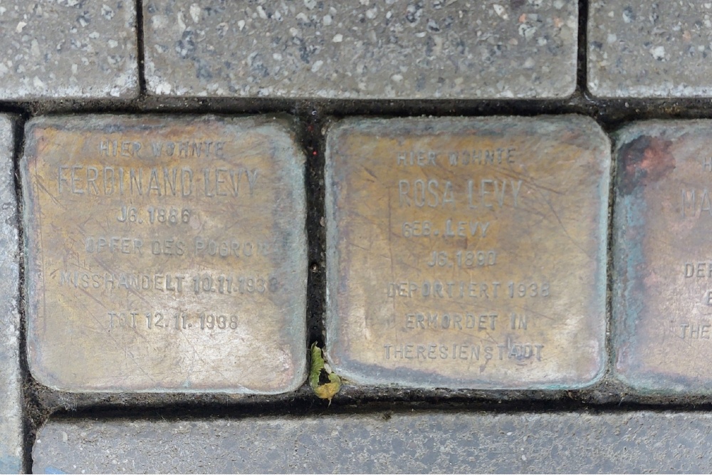 Stolpersteine Engerserstrae Str. / Mittelstrae #3