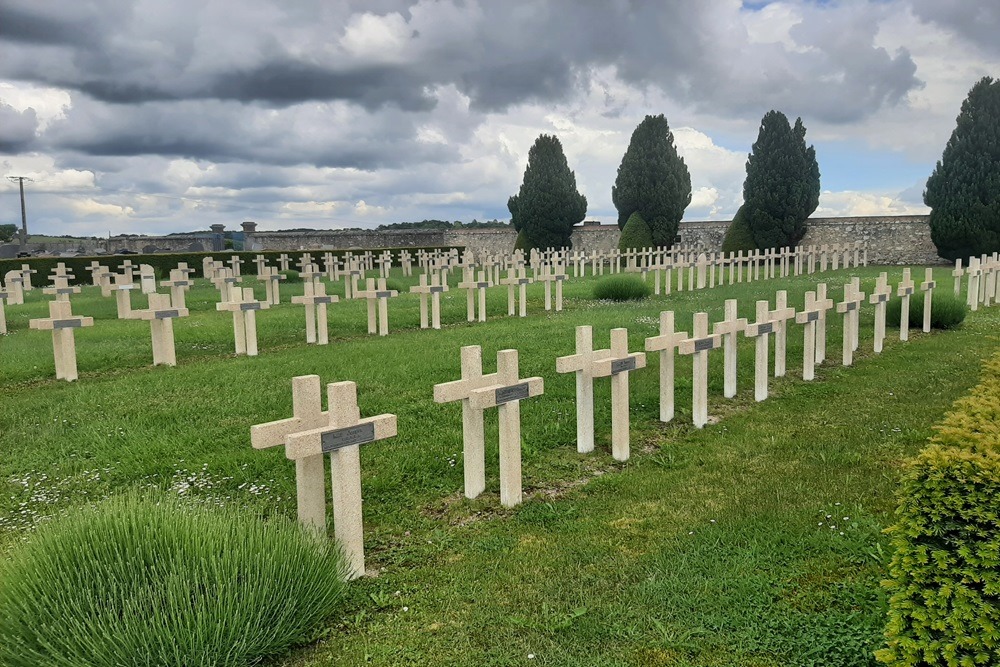 Commonwealth War Graves Szanne French section #2