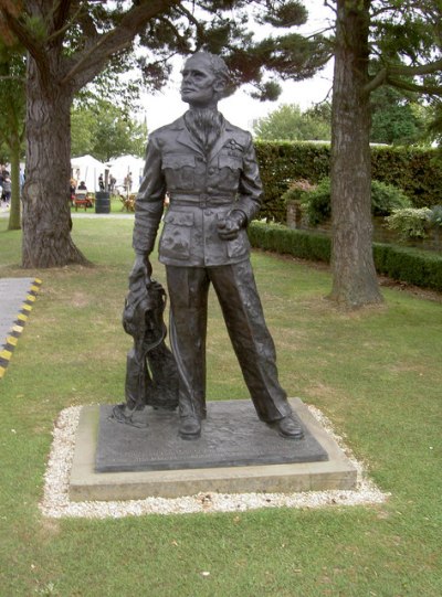 Statue Douglas Bader