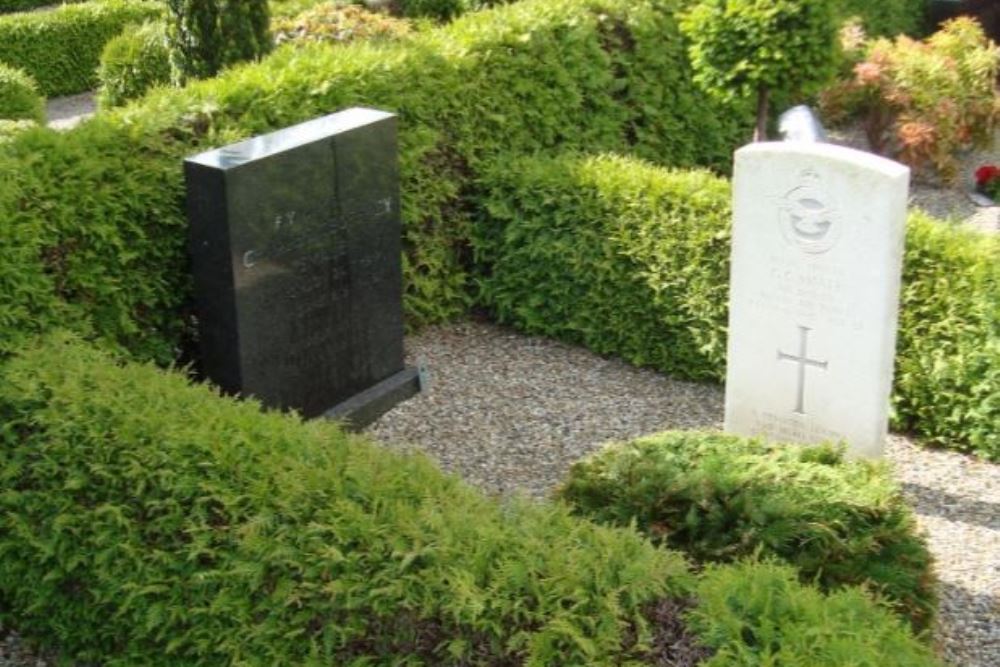 Commonwealth War Grave Horne Churchyard