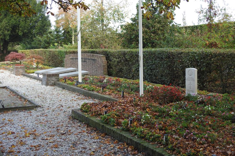 Oorlogsgraven van het Gemenebest Gemeentelijke Begraafplaats Rusthof