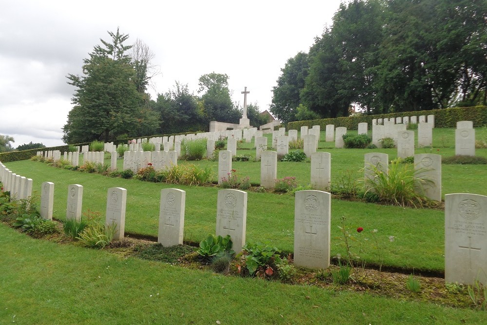 Commonwealth War Cemetery Authuille