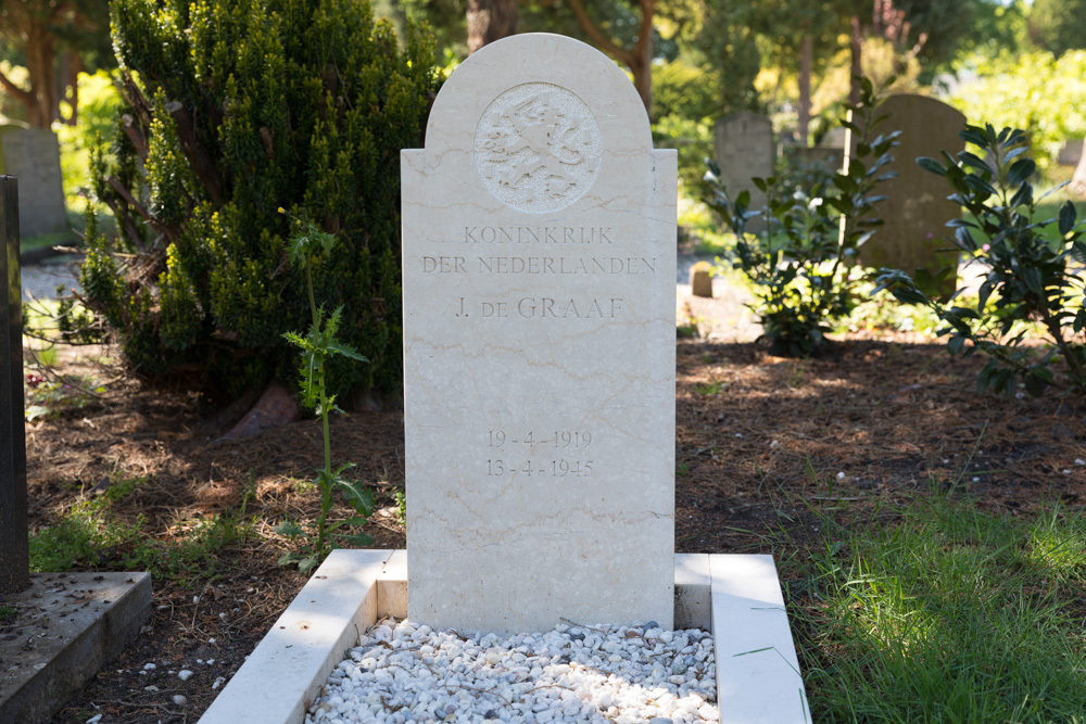 Dutch War Graves Heerde New General Cemetery