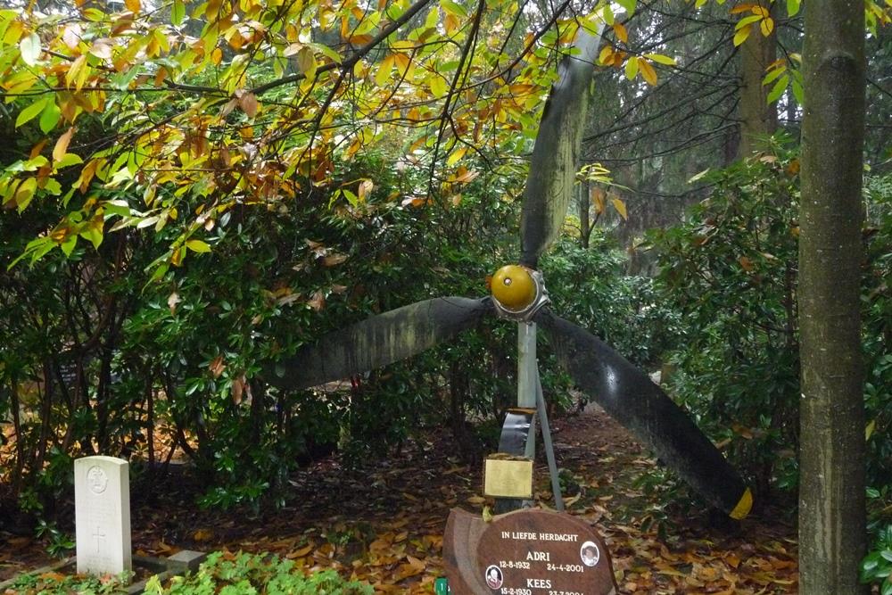 Monument voor de Gevallen Vliegers Begraafplaats Rusthof Leusden
