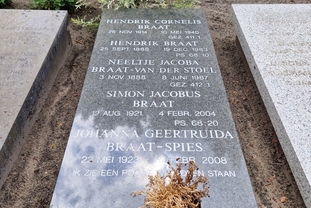 Dutch War Grave Municipal Cemetery Leiderdorp