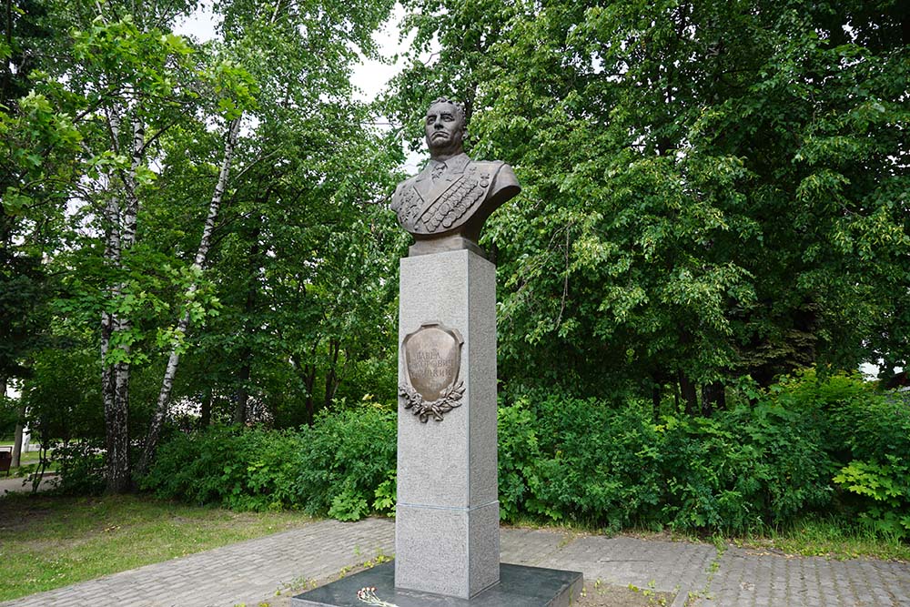 Monument Pavel Batitsky Zarya