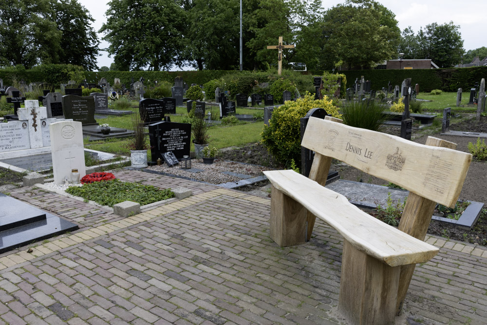 Commonwealth War Grave and Memorial Bench Roman Catholic Cemetery Stampersgat #2