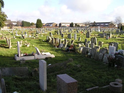 Commonwealth War Graves St Katherine Churchyard