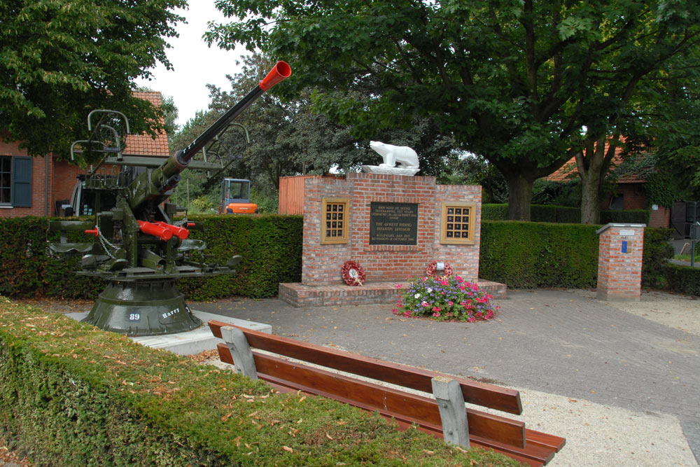 Liberation Memorial with Anti-aircraft Gun Wuustwezel