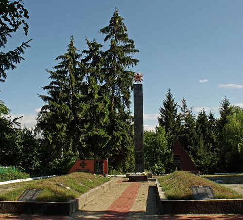 Sovjet Oorlogsbegraafplaats Nemyriv