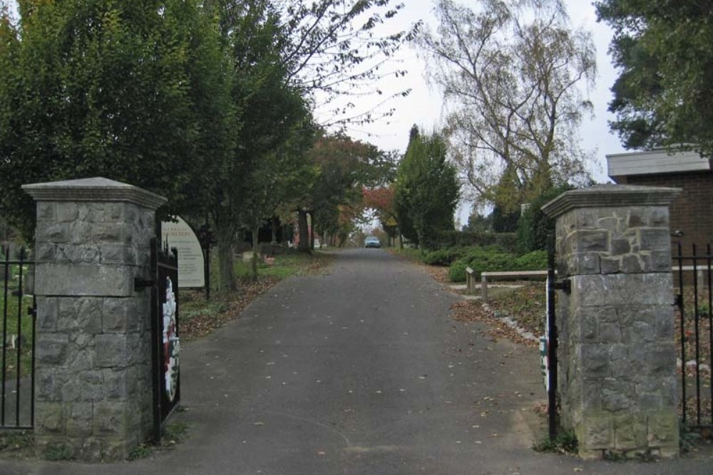 Commonwealth War Graves Bybrook Cemetery