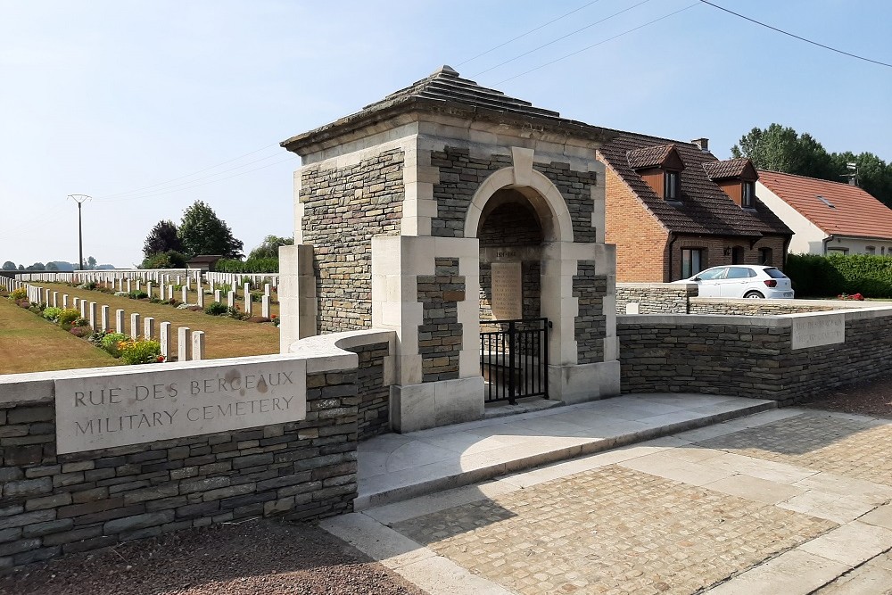 Commonwealth War Cemetery Rue-des-Berceaux #5