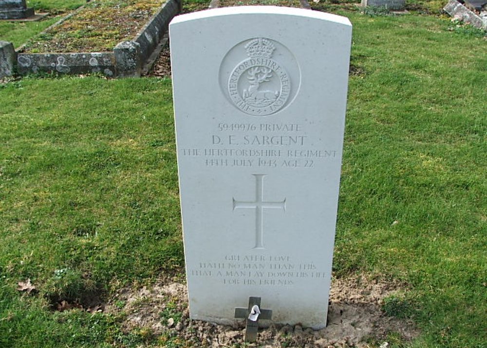 Commonwealth War Grave Kirby Cross Cemetery