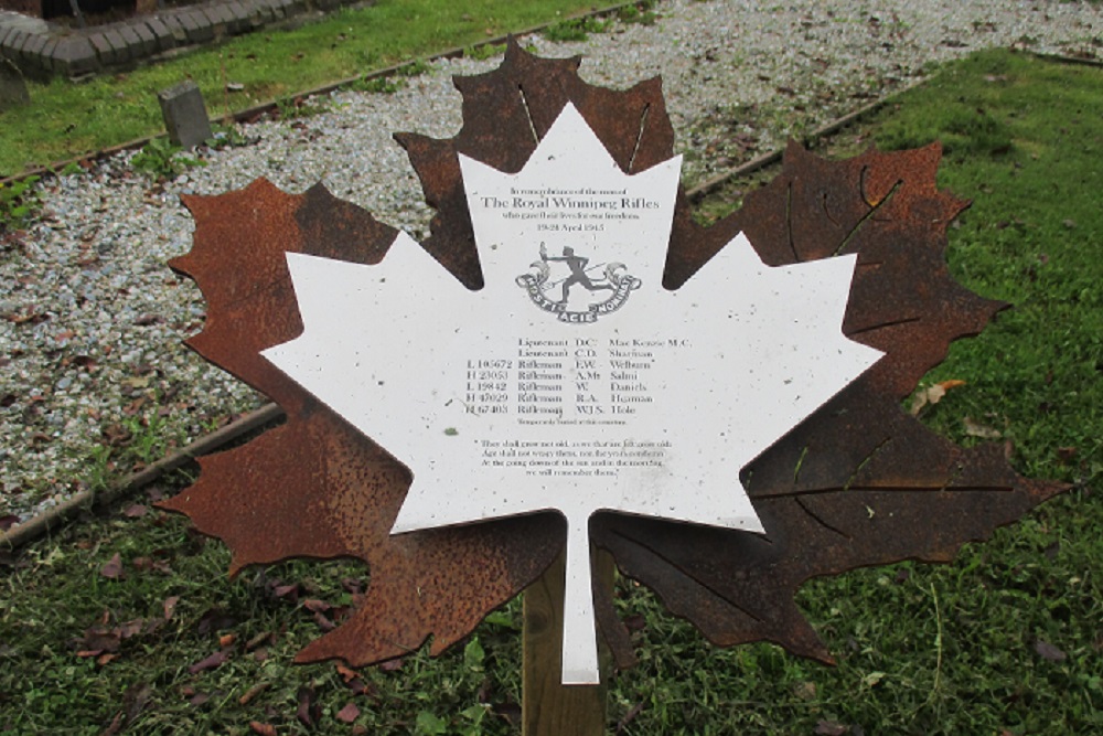Canadees Monument Gemeentelijke Begraafplaats Loppersum